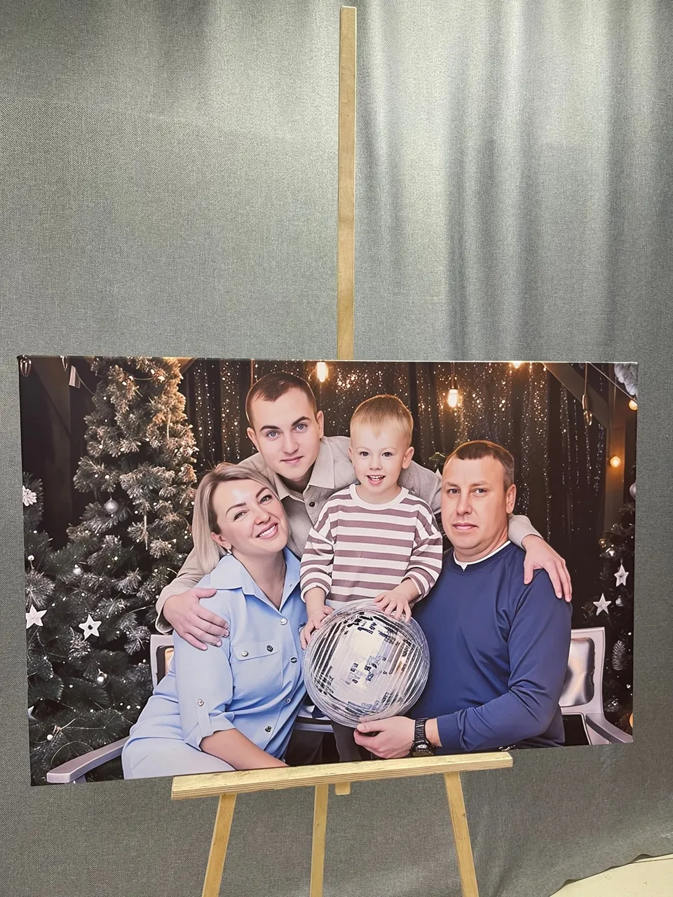 Новогодний семейный портрет на холсте