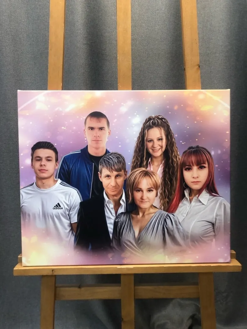 Семейный портрет на сказочном фоне на холсте